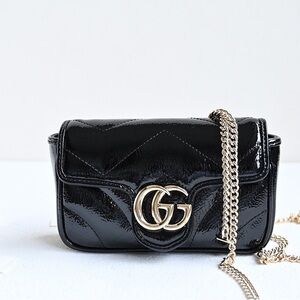 Elegant Black Crossbody Bag with Gold Chain